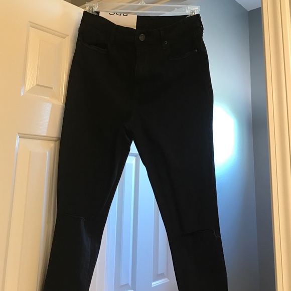 BDG black ripped knee skinny jeans