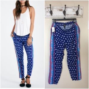 NWT printed side border pants