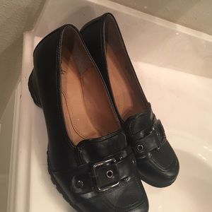 Women's dress shoes