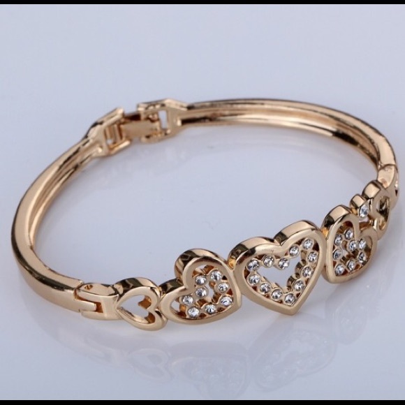 ❤️ Rose Gold Heart Crystal Bangle Bracelet ❤️ - Picture 2 of 3