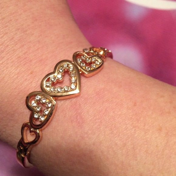 ❤️ Rose Gold Heart Crystal Bangle Bracelet ❤️ - Picture 3 of 3