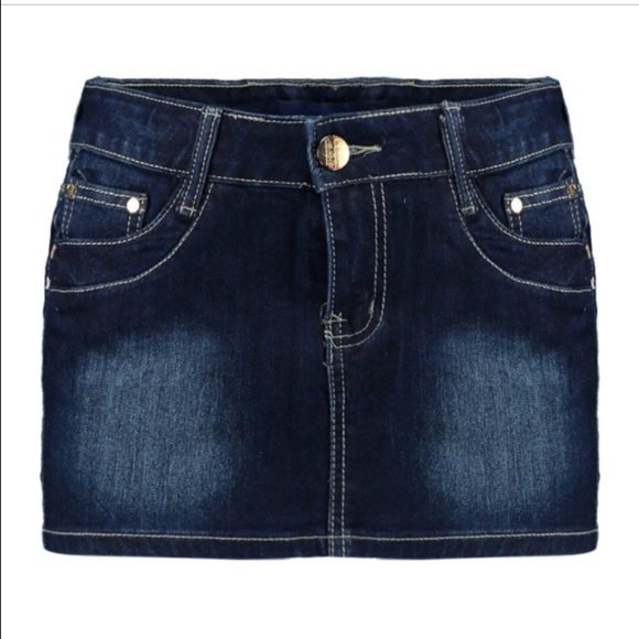 Denim mini skirt. ❤️