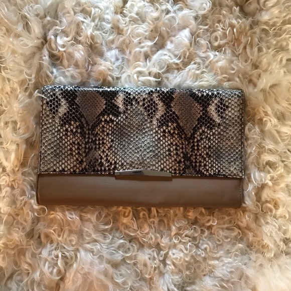 Oversized clutch
