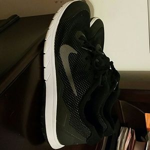 Gently used Nike FS sneakers. Make an offer!