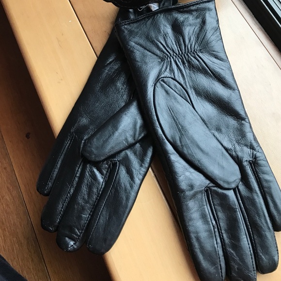 ❌sold❌Michael kors black leather gloves Sz S - Picture 3 of 3