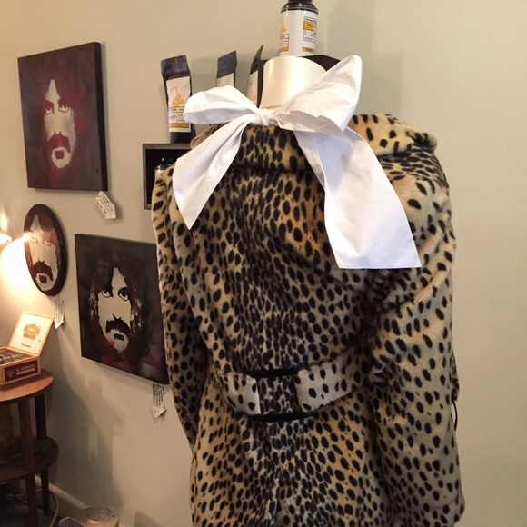 White off the shoulder bow back top - Picture 2 of 3