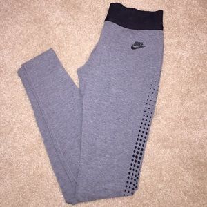 NWOT Nike Pro pants size medium.