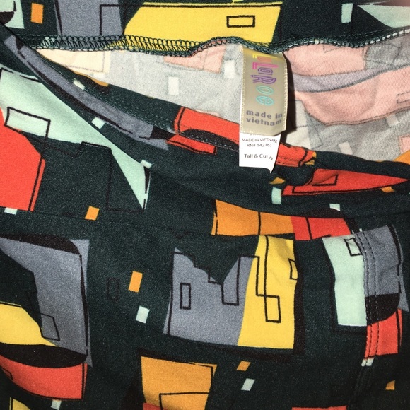 LuLaRoe Tall and Curvy Leggings. NWT - Picture 2 of 4