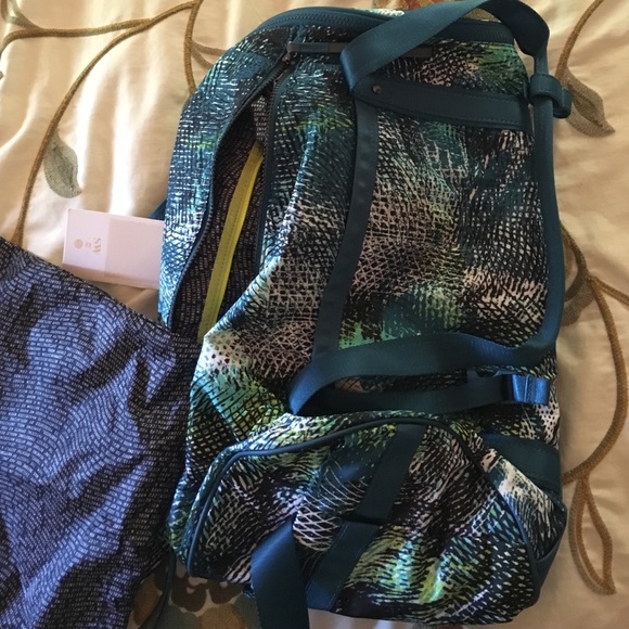Run ways duffel seaweeze lululemon