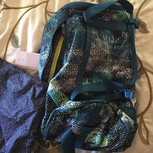 Run ways duffel seaweeze lululemon