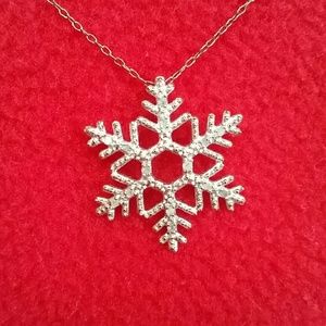 Snowflake necklace