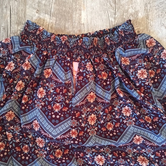 Boutique Gray Monroe off shoulder floral top L - Picture 2 of 2