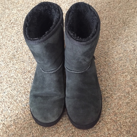Short black uggs