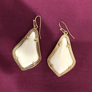 Pearl Kendra Scott Alex earring