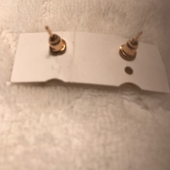 LAST PAIR!!!! Adorable elephant earrings - Picture 2 of 2