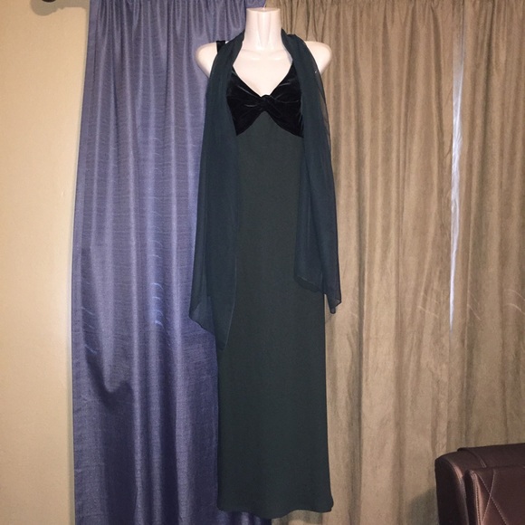 Holiday green evening gown - Picture 1 of 4