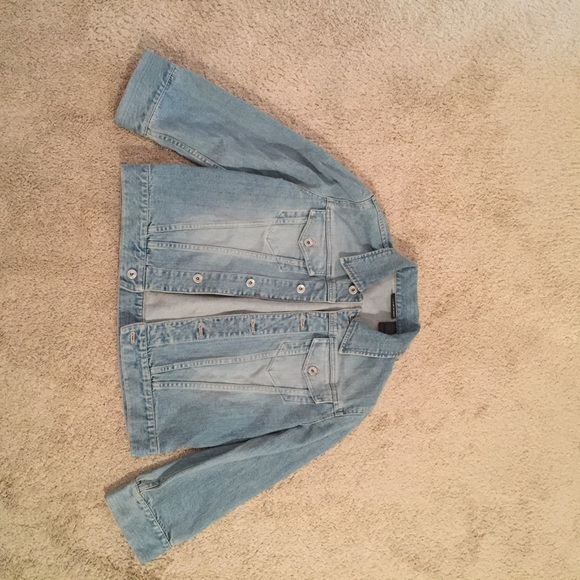 Super Chic Cropped DKNY Jean Jacket!!