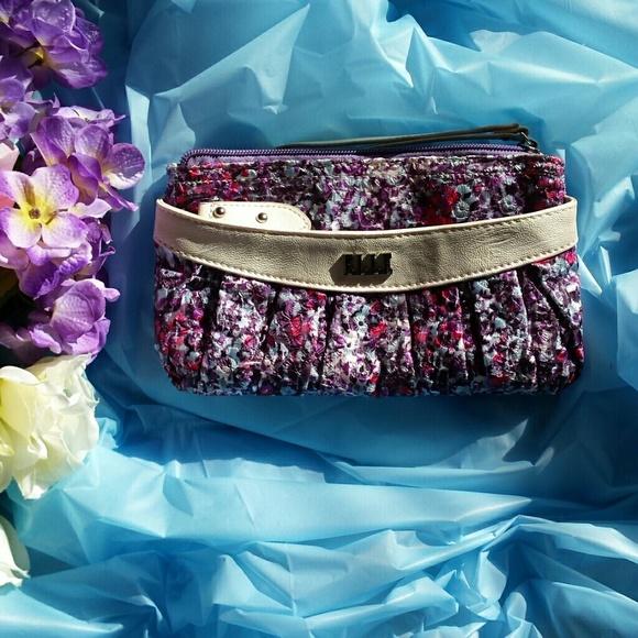 Elle Handbags - NWOT Elle Wristlet