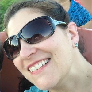 Meet your Posher, Claudia