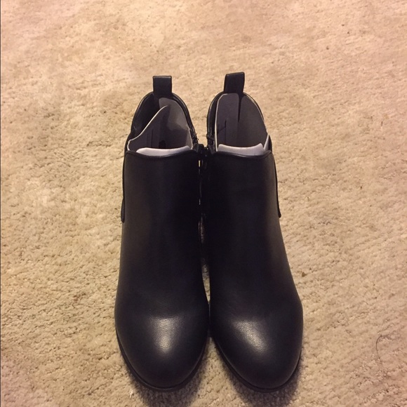 ❌SOLD❌American Rag Booties - Picture 2 of 3