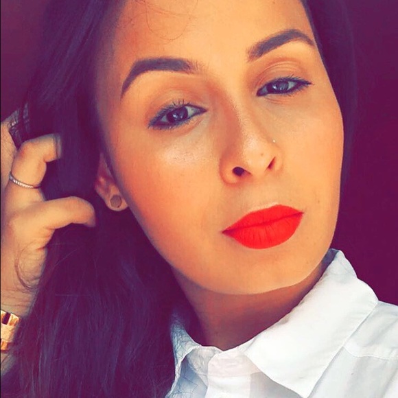 Meet your Posher, Desirre - Picture 1 of 1