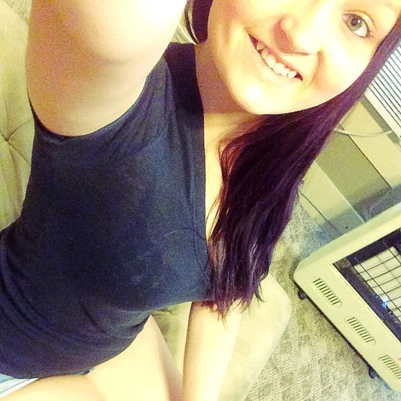 Meet your Posher, Kristin - Picture 2 of 2