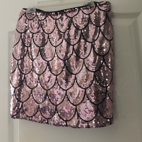 Pretty pink and black sparkly skirt !