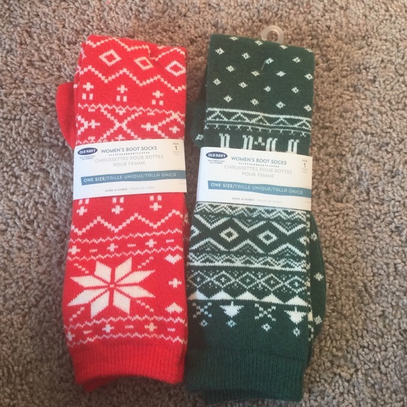 Old Navy Accessories - 1 pair of green Old Navy Christmas socks