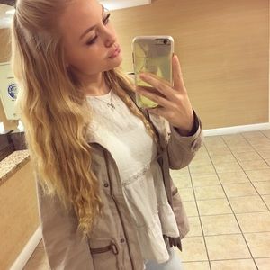 Meet your Posher, Cambrie