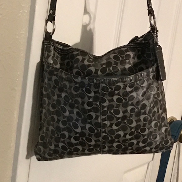 Coach Handbags - 🎉HP🎉COACH🎉🎉CROSS BODY &⭐SHOULDER CARRY 11 x 10