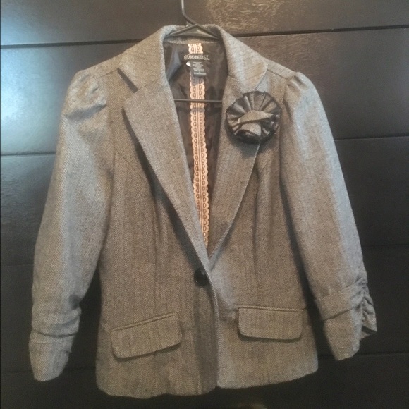 Chic gray blazer