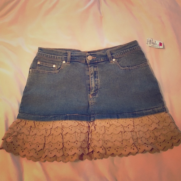 ✨New✨Charlotte Russe cute frilly skirt - Picture 1 of 7