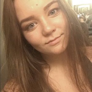 Meet your Posher, Alexus