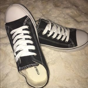 Black Maurices Tennis Shoes 💞 Price Drop⬇️