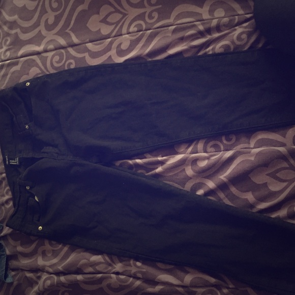 Black skinny cropped pants