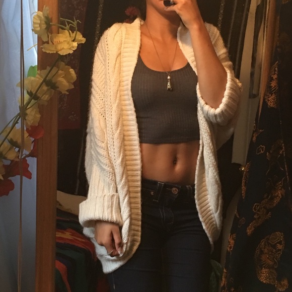 🚫🚫sold🚫🚫Soft winged cardigan - Picture 2 of 3