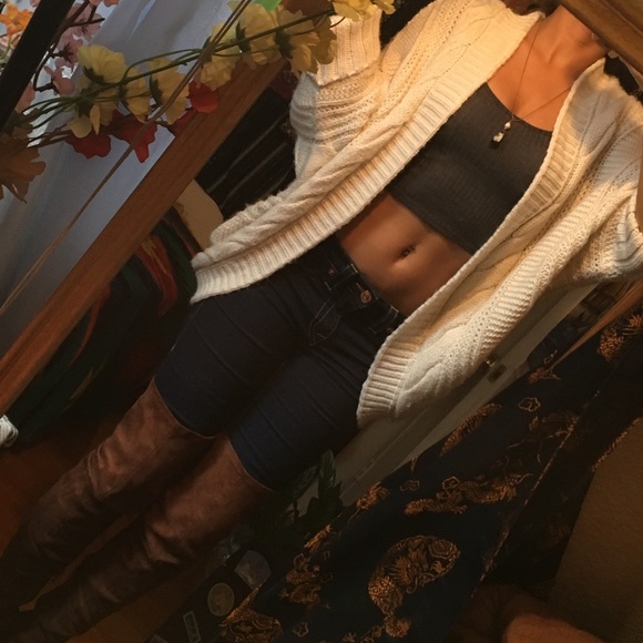 🚫🚫sold🚫🚫Soft winged cardigan - Picture 3 of 3