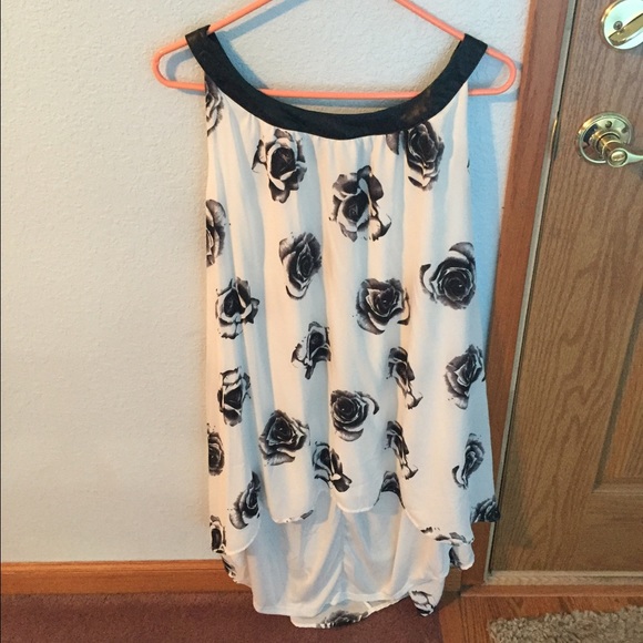 Torrid roses tank top size 4
