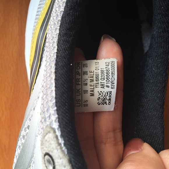 adidas men 10 1/2 size shoes - Picture 2 of 3