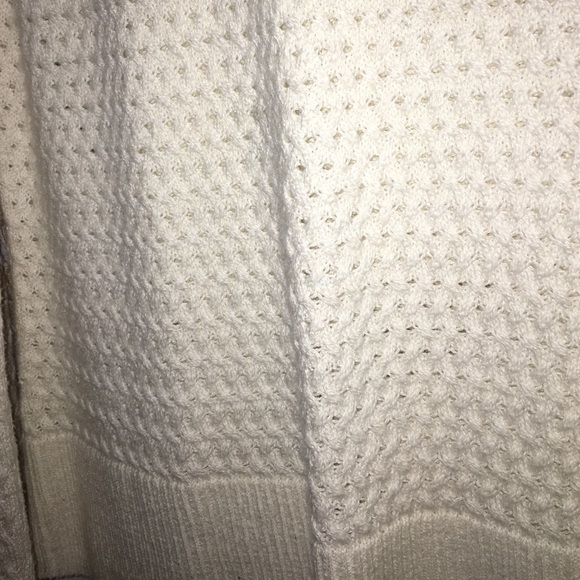 AMERICAN EAGLE- knit cream sweater - Picture 2 of 3