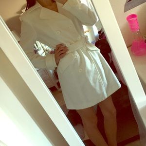 ABSOLUTELY BEAUTIFUL NWT I.N.C trench coat. 😍😍