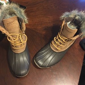 Brown sperry winter boots