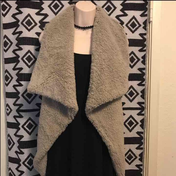 ✂️💸 BB Dakota "Rennie" Grey Faux Fur Vest