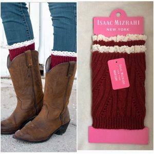 NWT issac mizrahi ruffled boot liner in burgundy