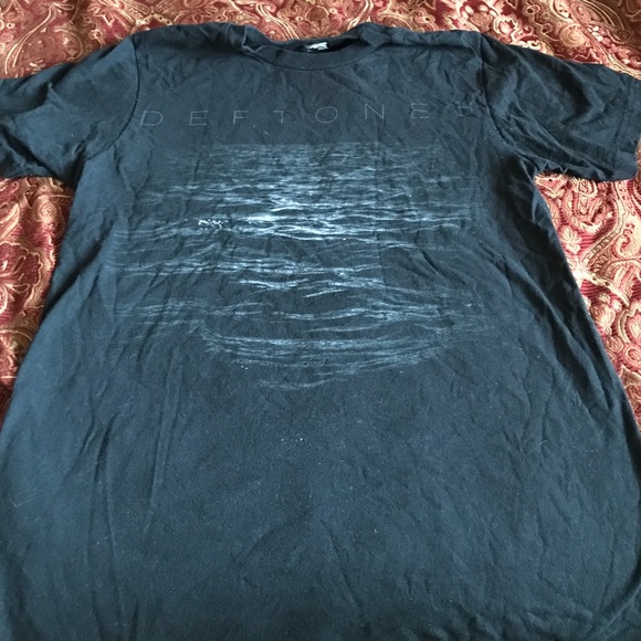 Deftones band shirt
