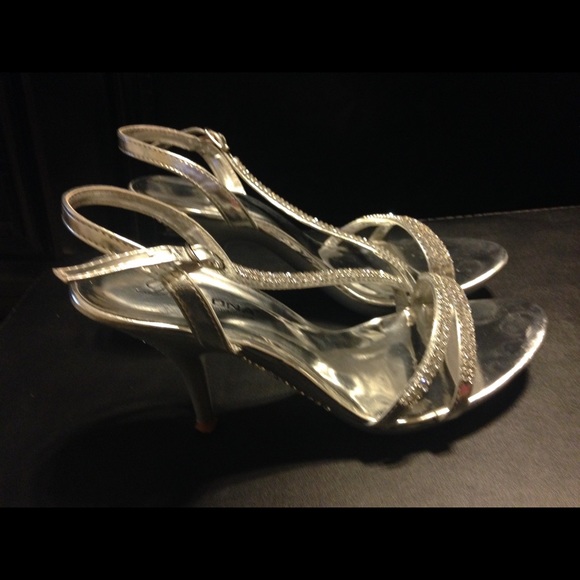 Rhinestone evening shoe