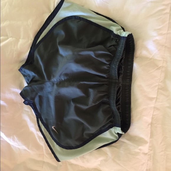 Nike running dry fit shorts green S