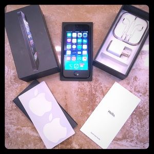 iPhone 5 64gb with box