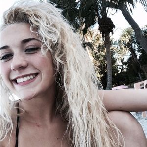 Meet your Posher, Dakota