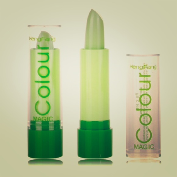 Other - 💚NWT Magic Colour Temperature Changing Lip Balm💕